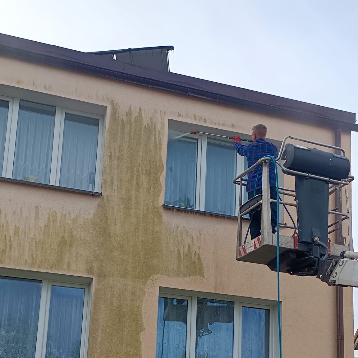 Miastko czyszczenie i mycie 20-letniej elewacji (4)